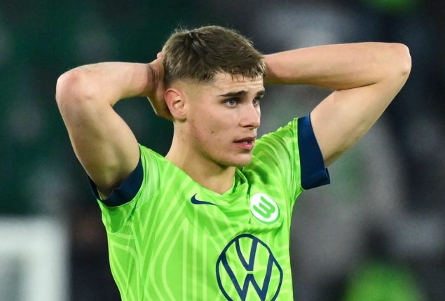 Tottenham Hotspur sign Dutch defender Micky van de Ven for £43m