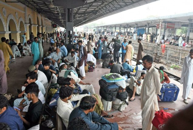 Multiple trains of Pak Railway face hours-long delay