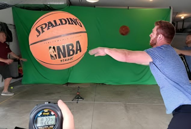 World Record: Duo’s 101 Basketball Passes in 1 Minute