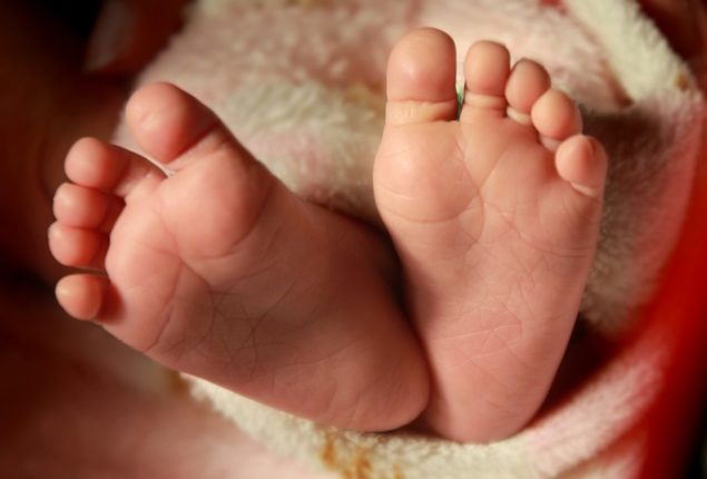 Woman throws new-born baby form rooftop in Karachi