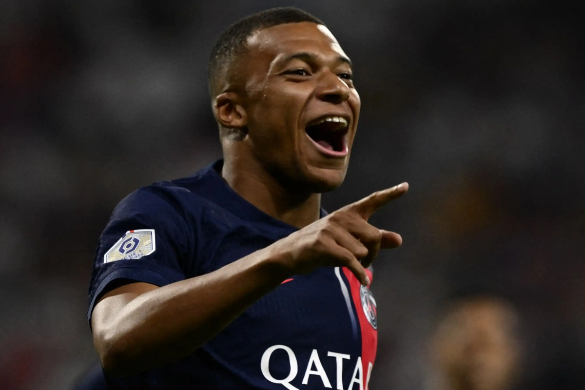 Double strike by Mbappe leads PSG to convincing win over Lyon