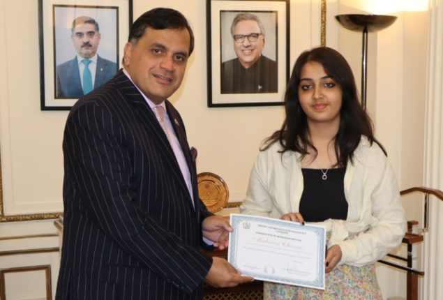 Pakistani envoy presents ‘Certificate of Appreciation’ to Mahnoor Cheema