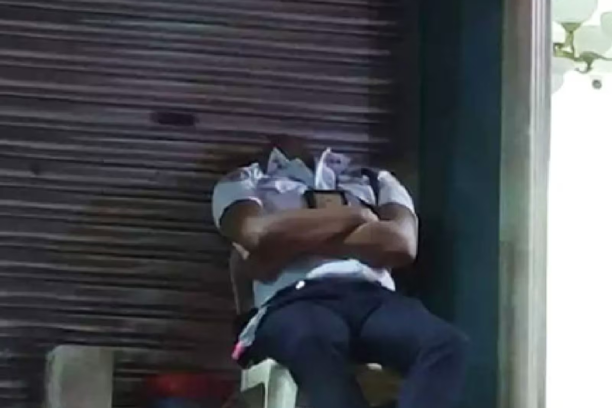 Headless Security Guard? Optical Illusion Baffles Netizens