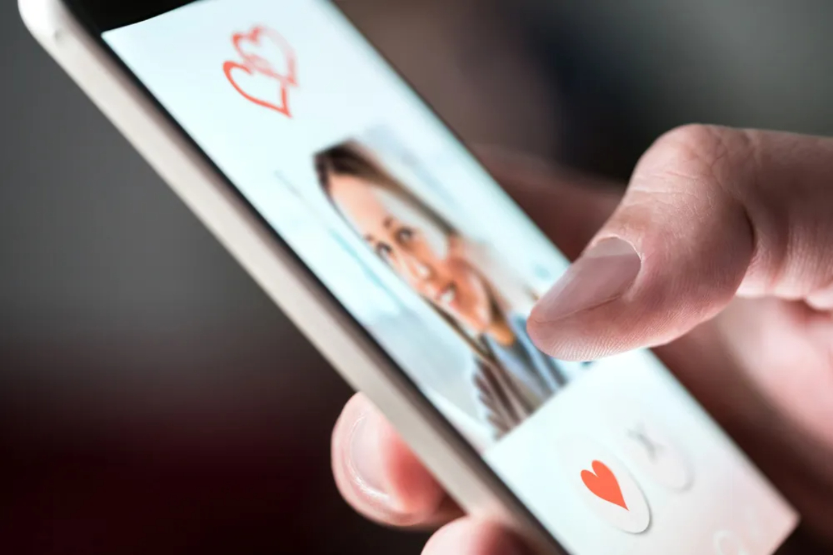 Doctor Swipes Right on Patient, Sparks Ethical Debate Online