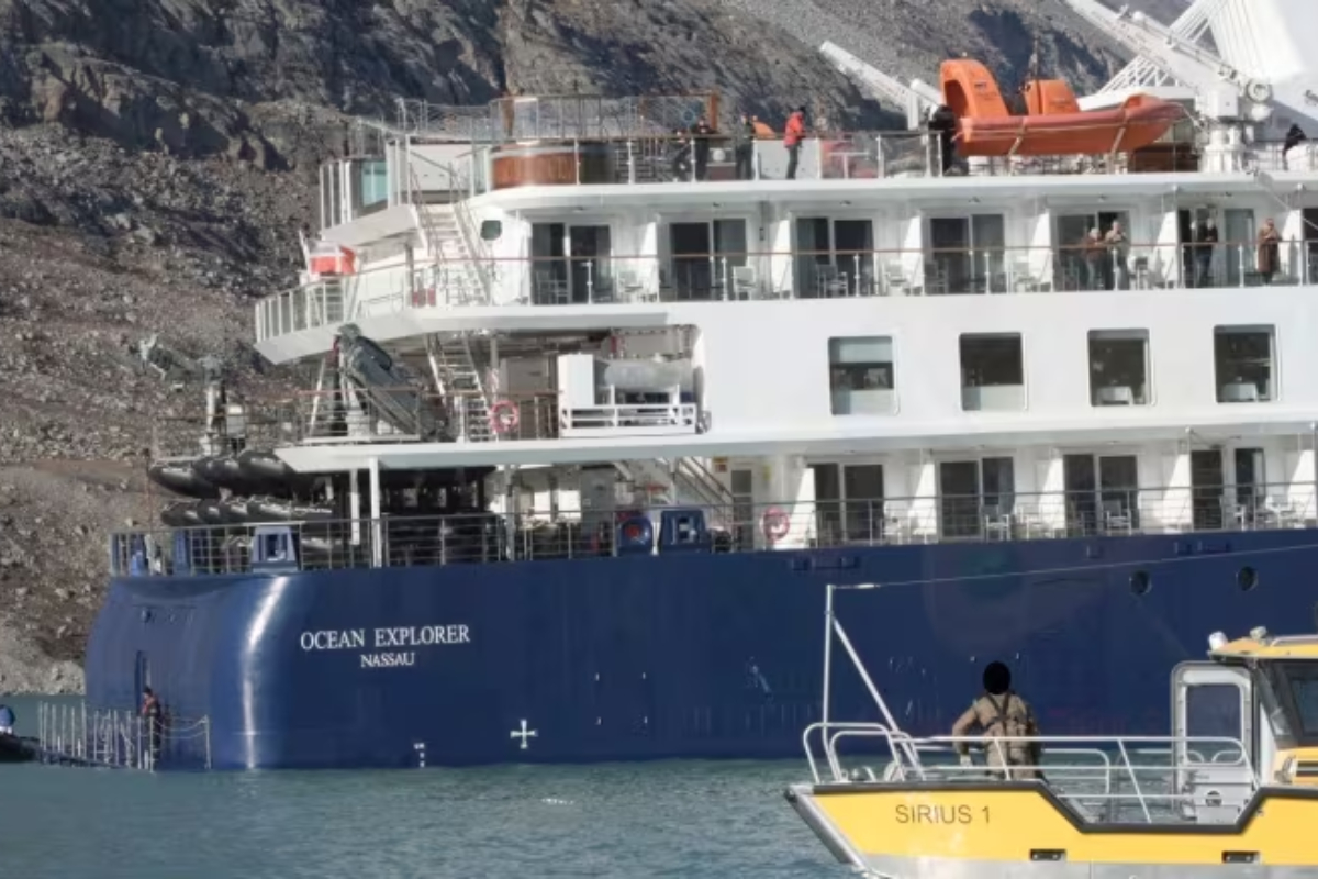 cruise ship in Greenland fails