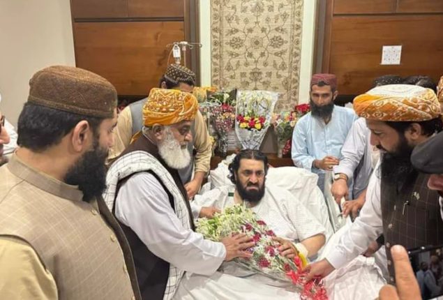 Maulana Fazl inquires wellbeing of Hafiz Hamdullah at Karachi hospital