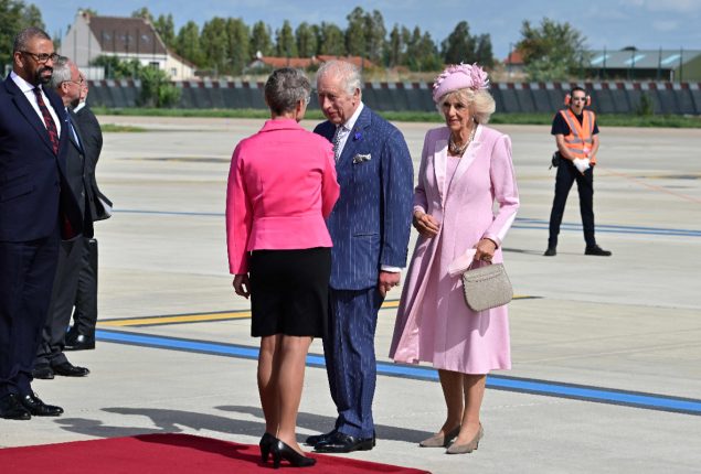 Macrons Welcome British Royals to Élysée Palace