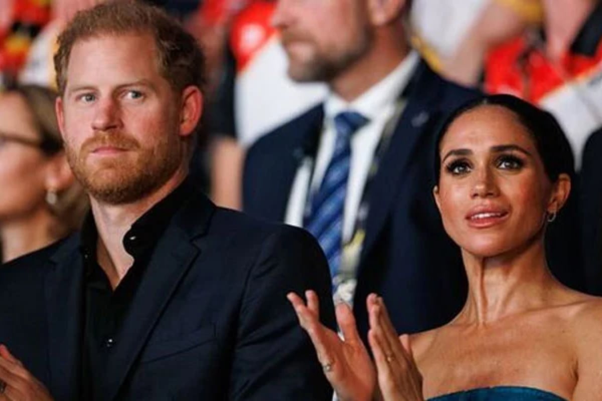 Prince Harry & Meghan Markle's PDA