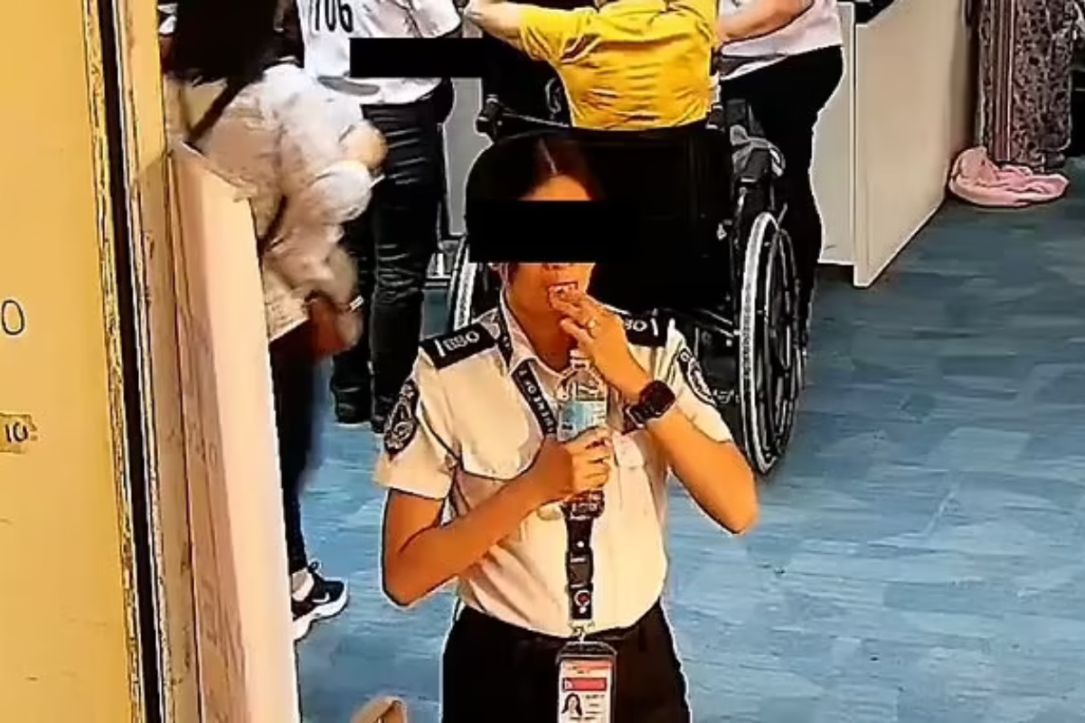 Airport Security guard $300 passenger