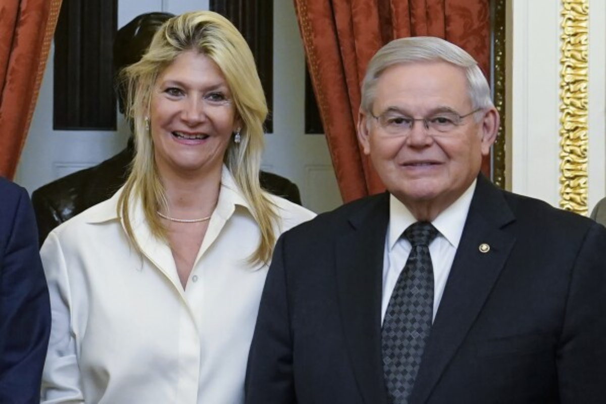 Senator Bob Menendez and Wife Indicted on Bribery Charges