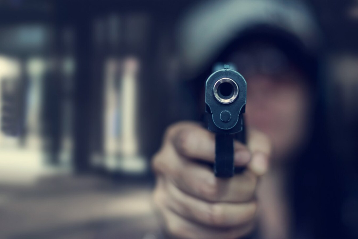Police shoot dead street criminal in Korangi.