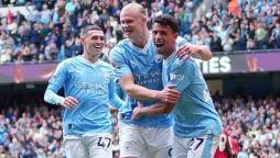 Manchester City maintain winning streak despite red card