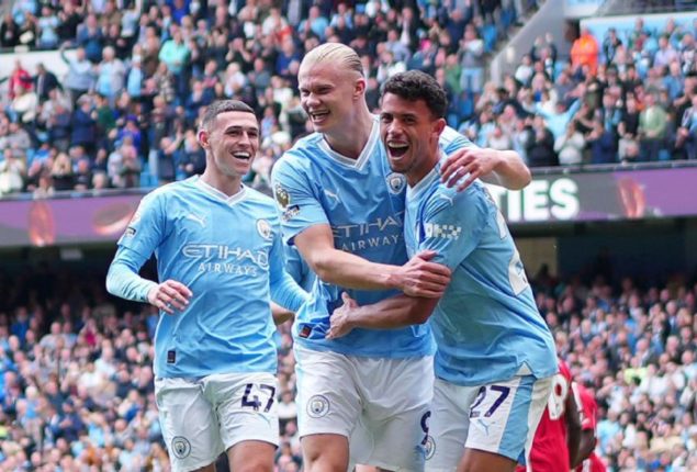 Manchester City maintain winning streak despite red card