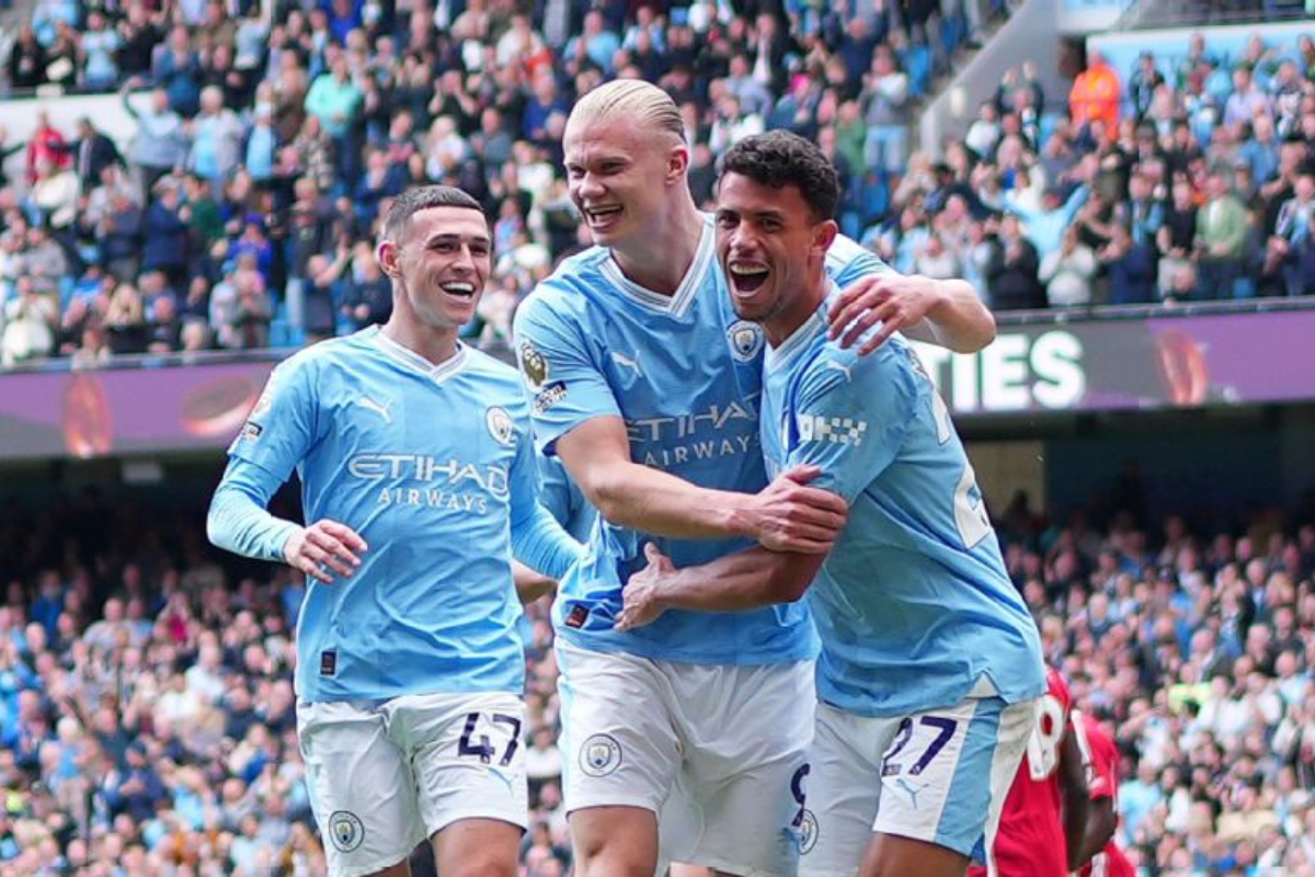 Manchester City maintain winning streak despite red card