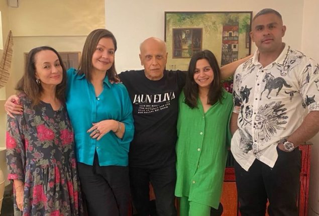 Soni Razdan Wishes Daughter’s Day To Alia, Shaheen, & Pooja Bhatt