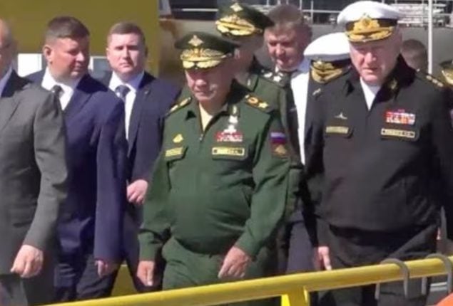 Shoigu Visits Zvezda shipyard to review submarine repairs