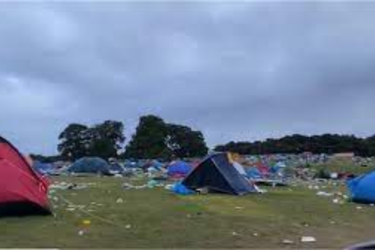 Leeds Festival: Concertgoers Leave Mountains of Garbage