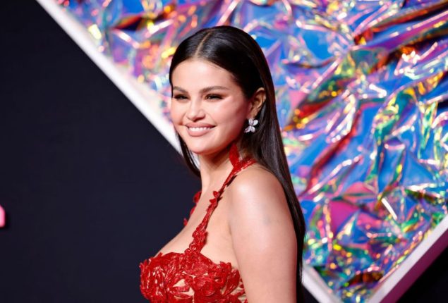 Selena Gomez defends her reaction to Chris Brown’s VMA Nomination