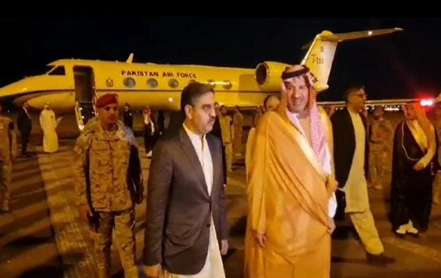 PM Kakar arrives in Madinah Munawwarah