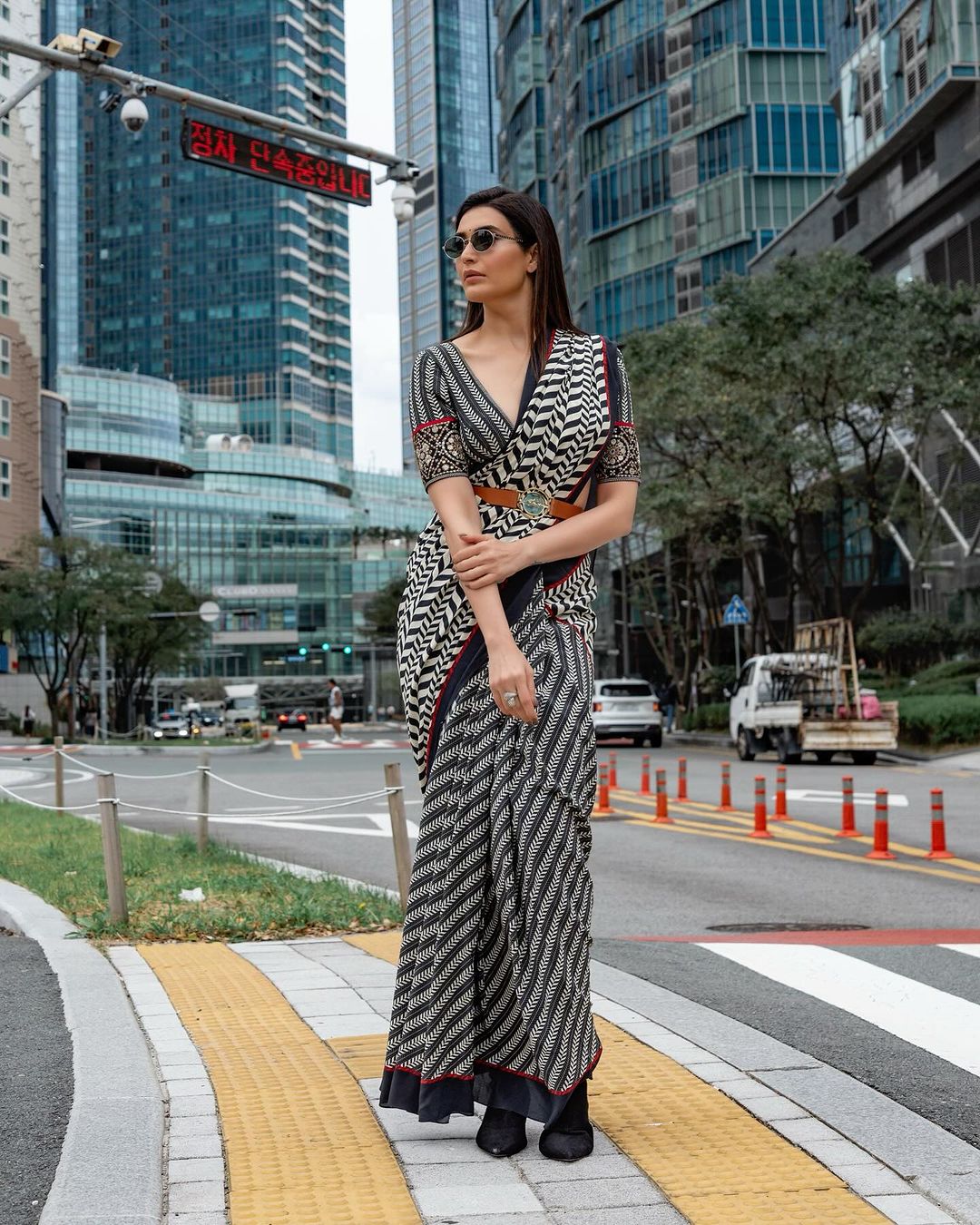  Karishma Tanna Modern Saree Look