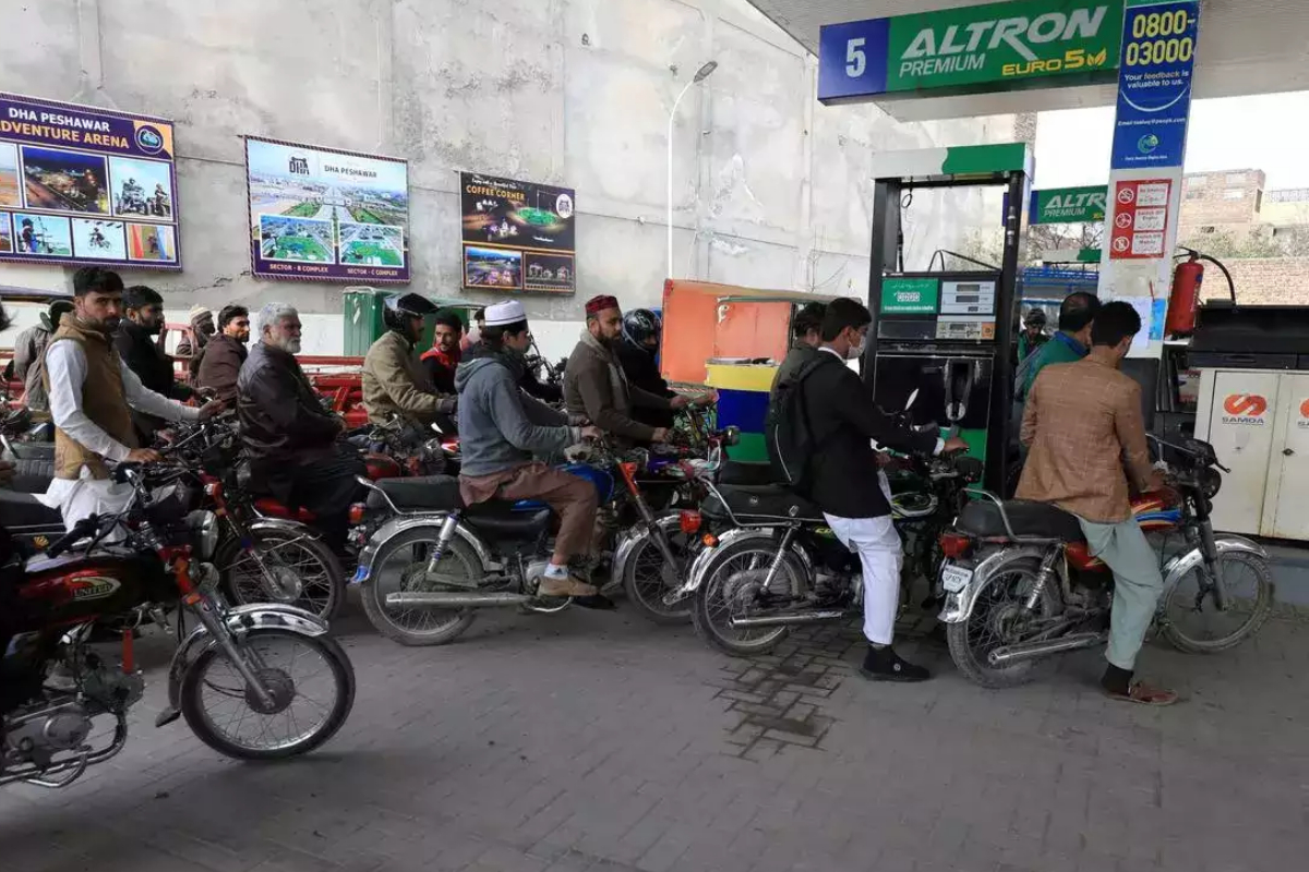 Petrol Price calculator for Pakistan: Calculate Your Fuel Tank Refilling Expenses