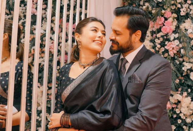 Watch: Azlan Shah Mimics Wife Warisha’s Funny Transitions!