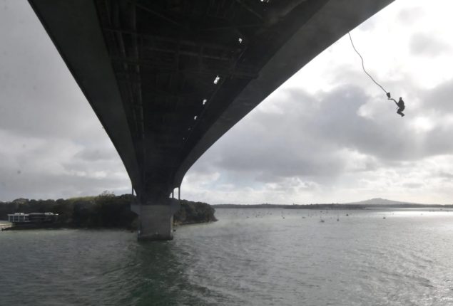 New Zealand Man’s Remarkable 941 Bungee Jumps in a Day