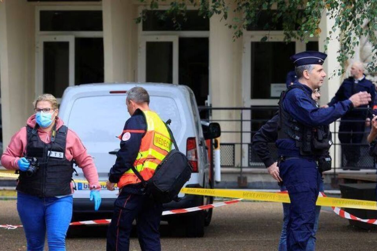 France knife attack at school