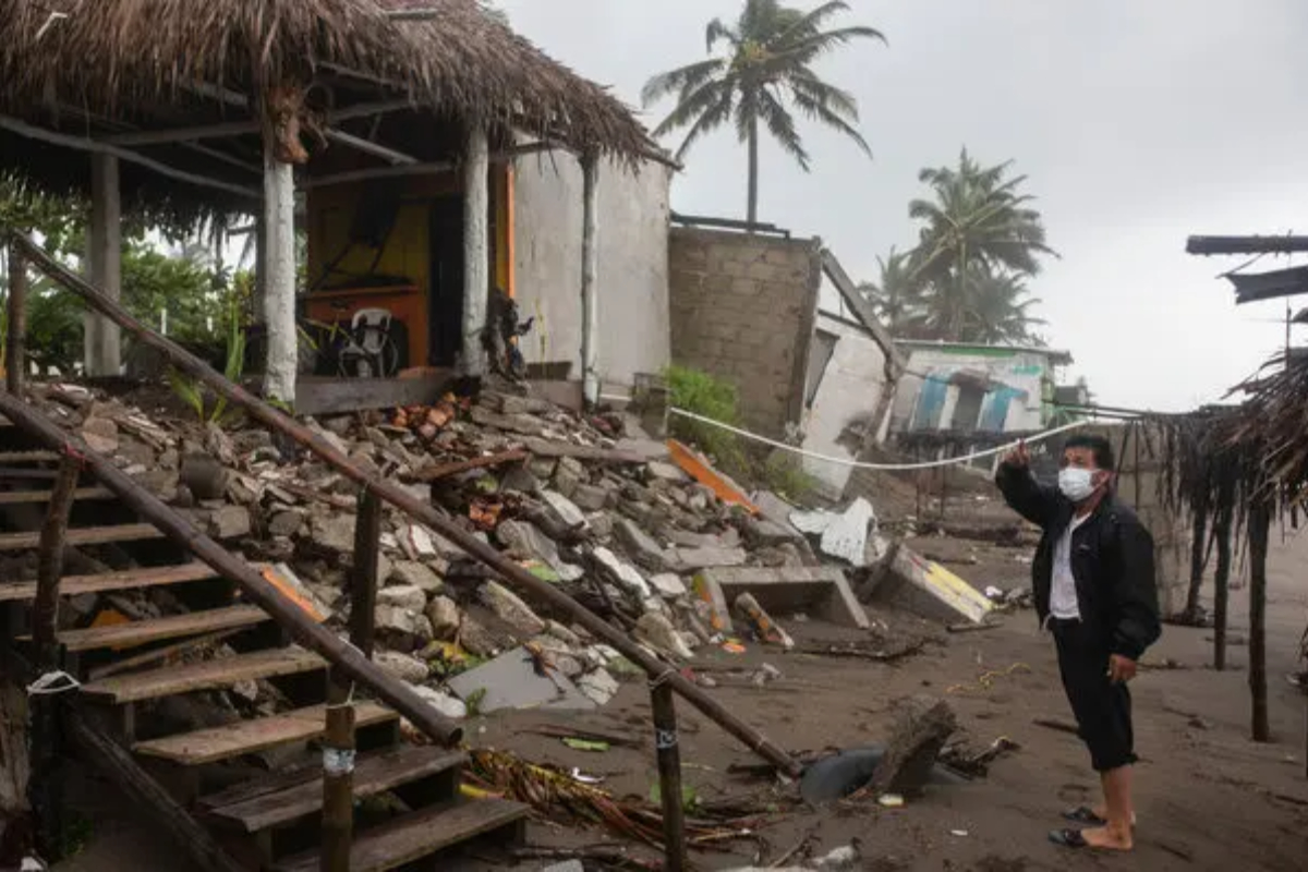 Hurricane Lidia strikes Mexico coast