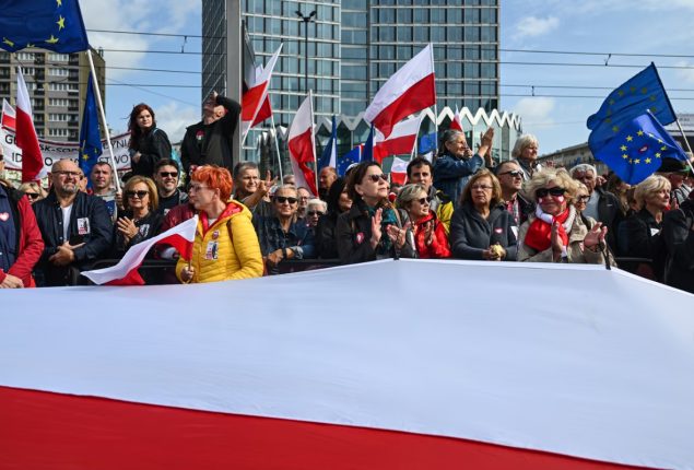 Poland election: Acrimonious campaign splits nation before vital vote