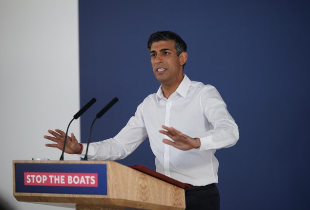 Rishi Sunak rallies Tories in last-ditch effort to avoid defeat