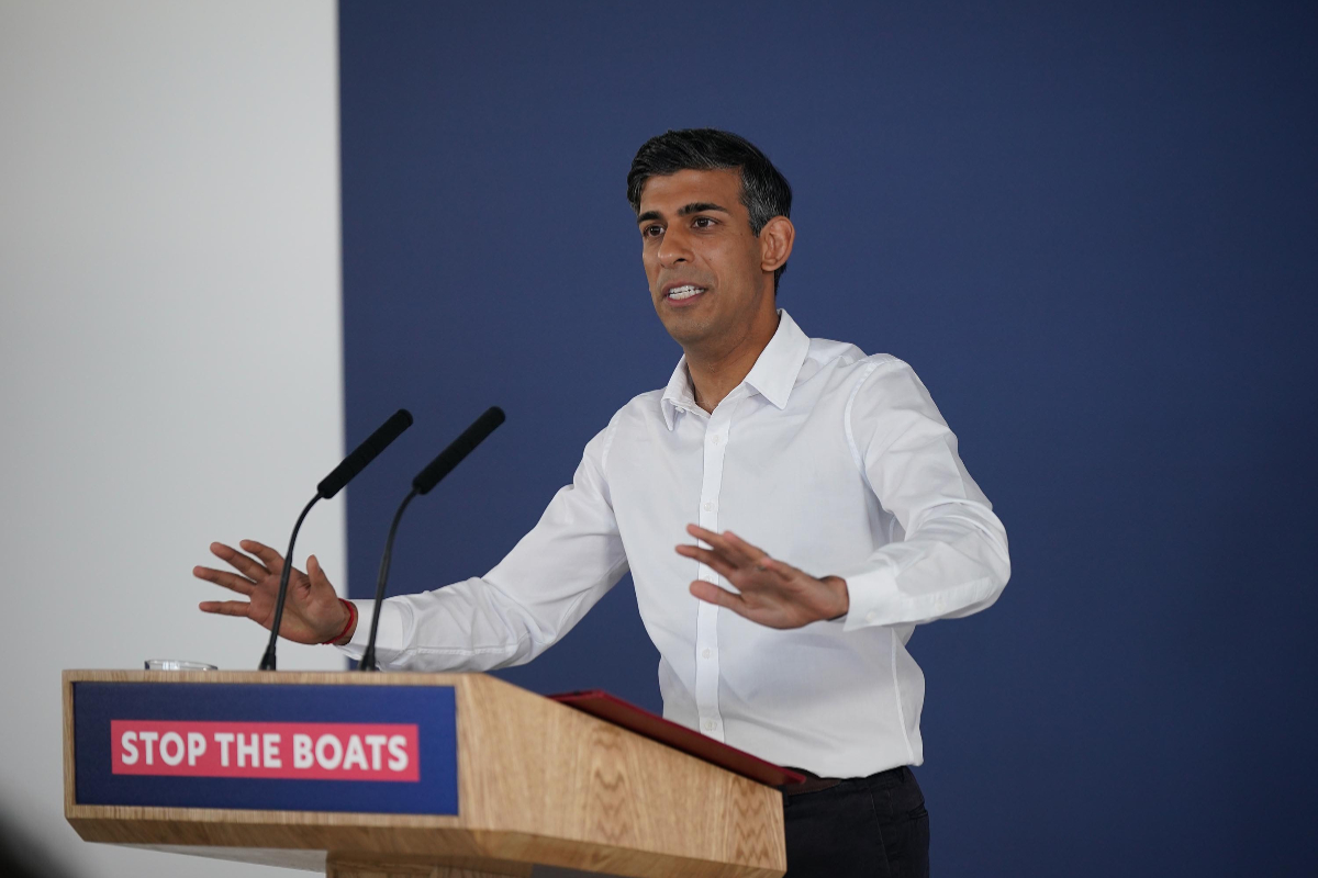 Rishi Sunak rallies Tories in last-ditch effort to avoid defeat