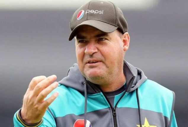 Mickey Arthur praises Pakistan's bowlers