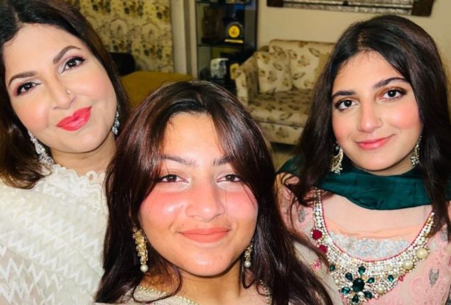 Shagufta Ejaz Shares latest new pictures with family