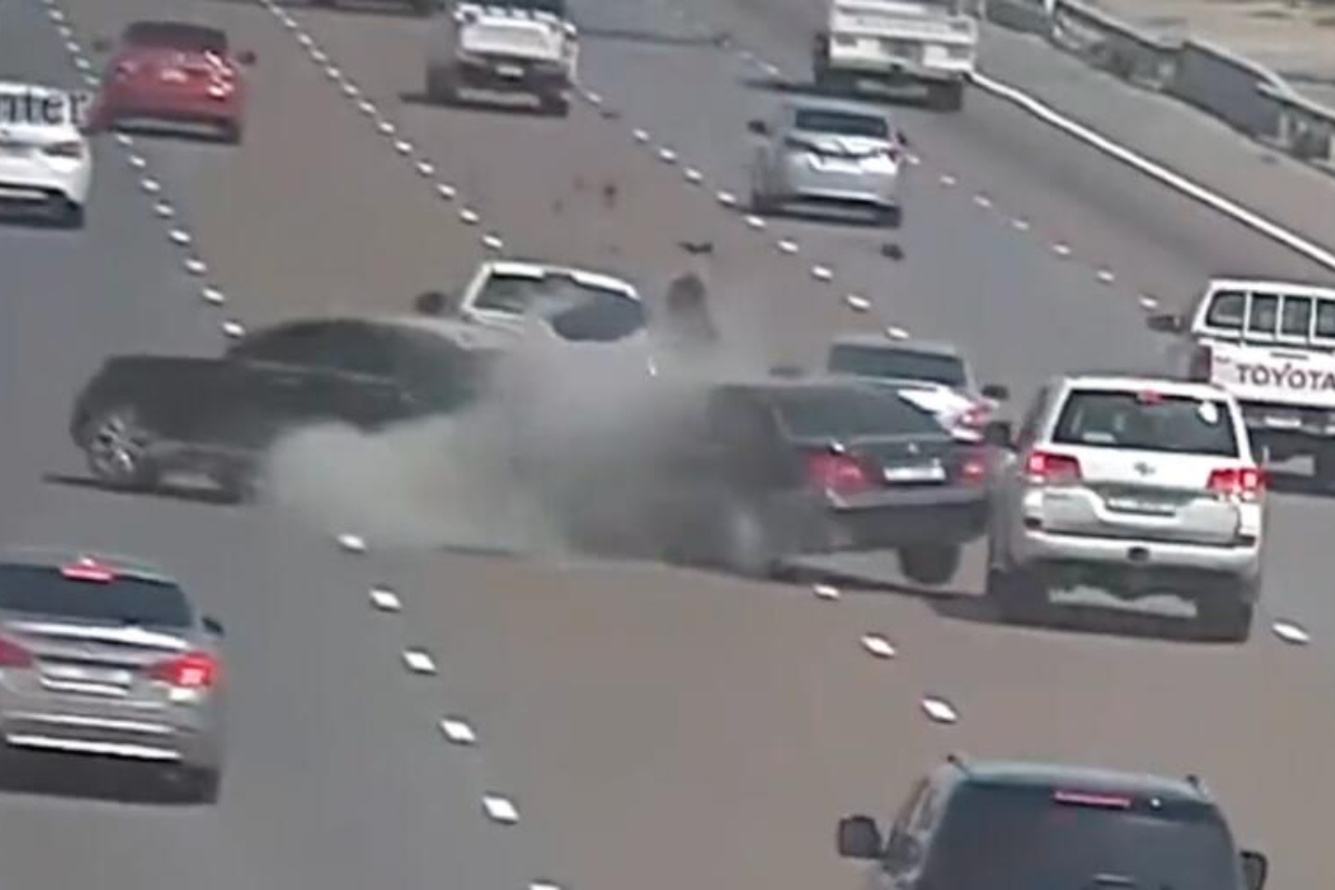 UAE driver fined Dh1,000 after reckless swerve causes crash