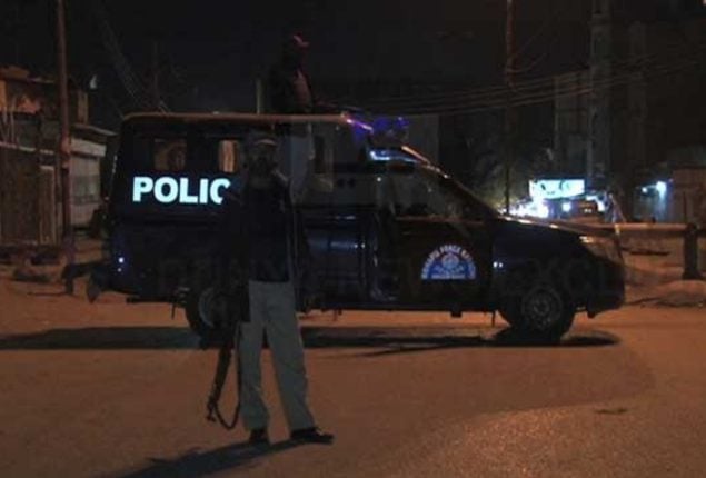 Family robbed of Rs20 mn cash, over 70 tola gold in Karachi