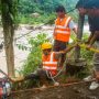 India flood toll rises to 77 as rivers flow