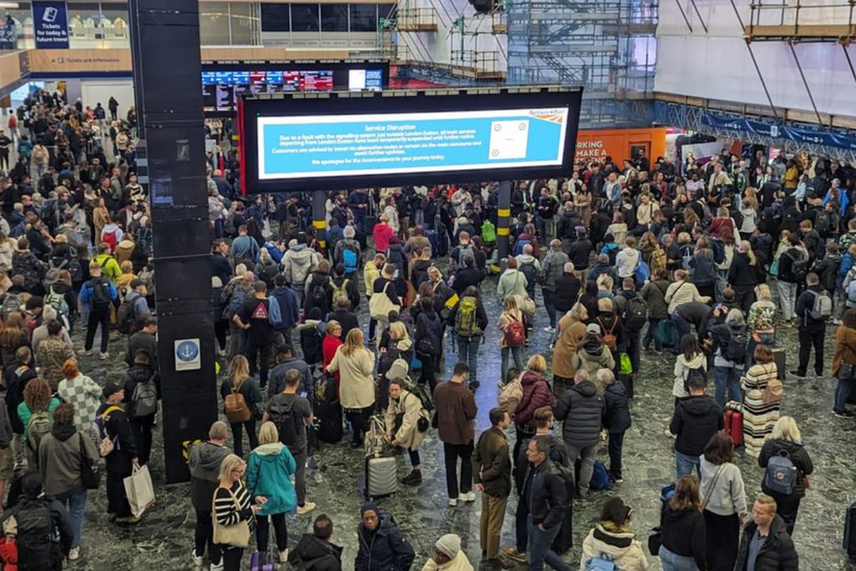 Euston Station in Turmoil: Signal Failure Derails Trains