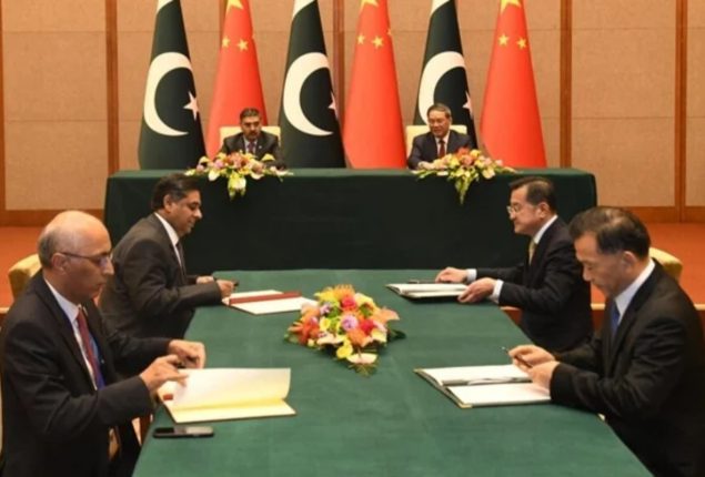 Pakistan-China sign MoU for ML-I project