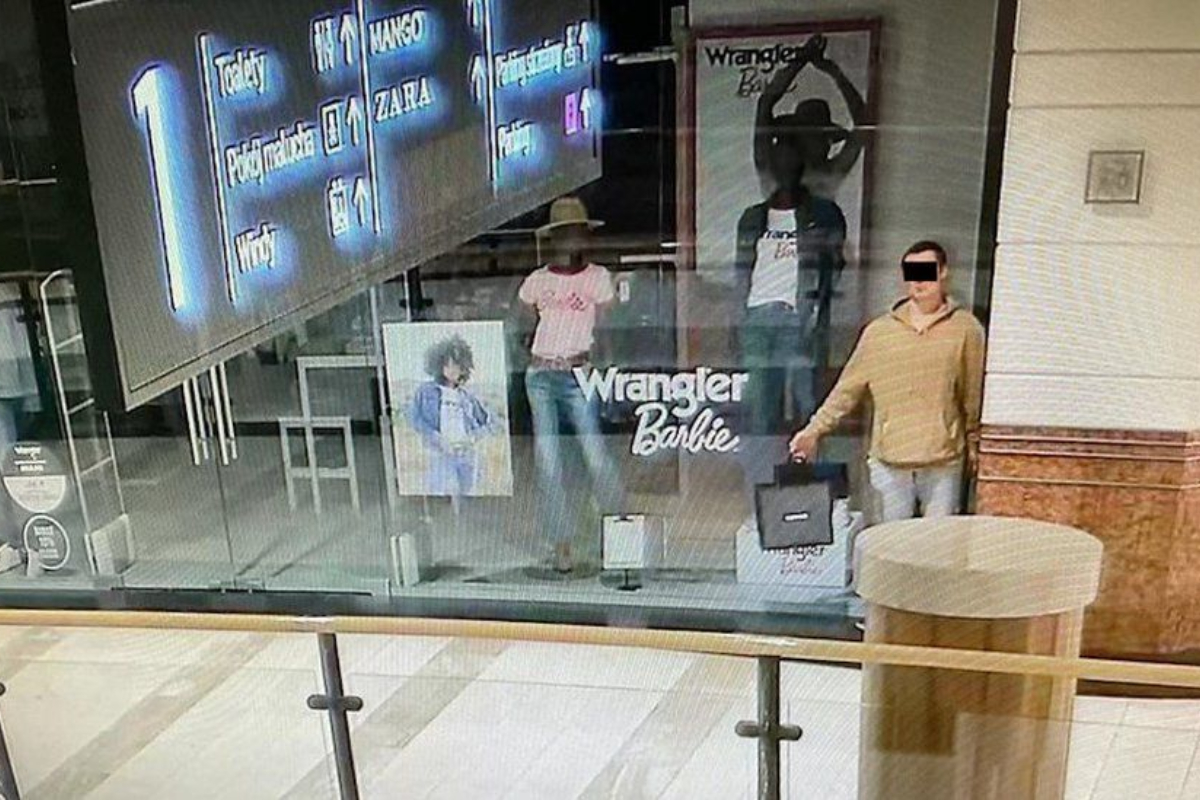 Arrested 'Mannequin' Breaks the Mold in Warsaw Shop Heist