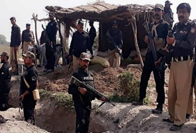 14 gangs of dacoits operating in Katcha area of Sindh: CM   