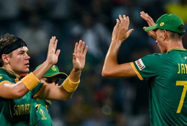 SA crush Bangladesh in World Cup, Proteas into top two
