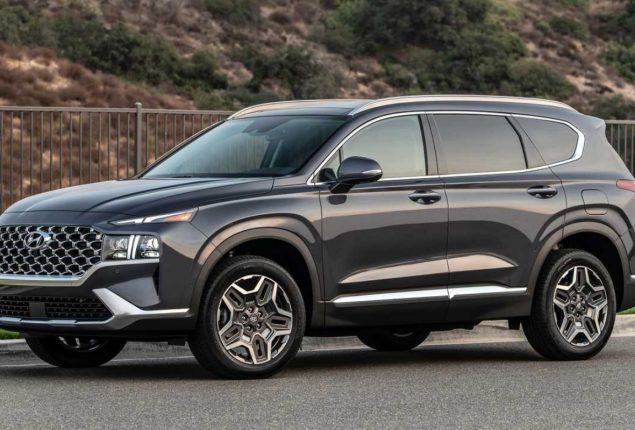 Price and features of Hyundai Santa Fe in Pakistan – October 2023