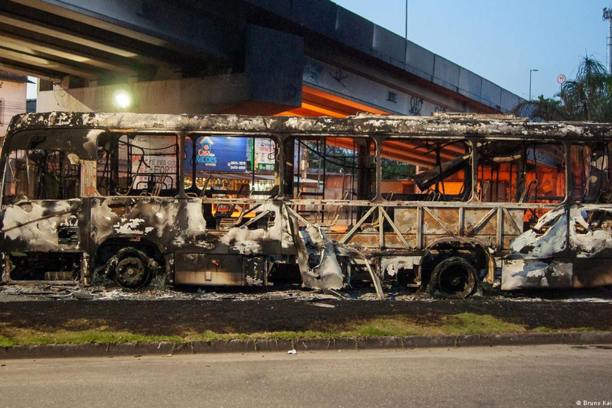 Rio gangsters burn 35 buses