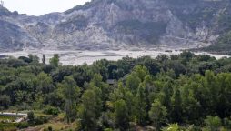 Tremors beset Italian town as supervolcano explodes