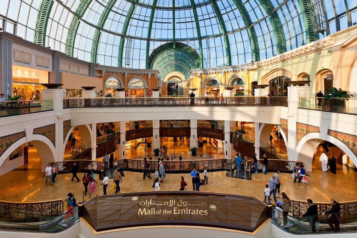 Various Job Openings at Dubai's Mall of Emirates with Salaries of up to 10,000 Dirhams