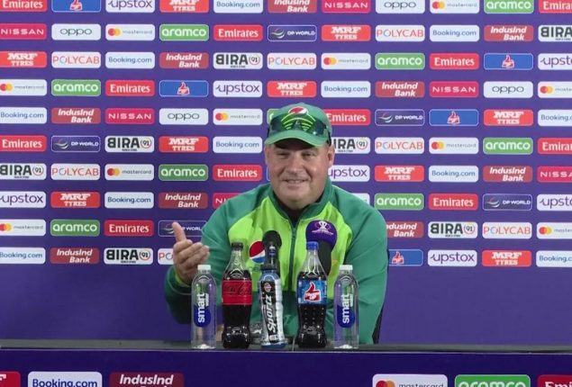 Arthur defends Pakistan team, vows to improve