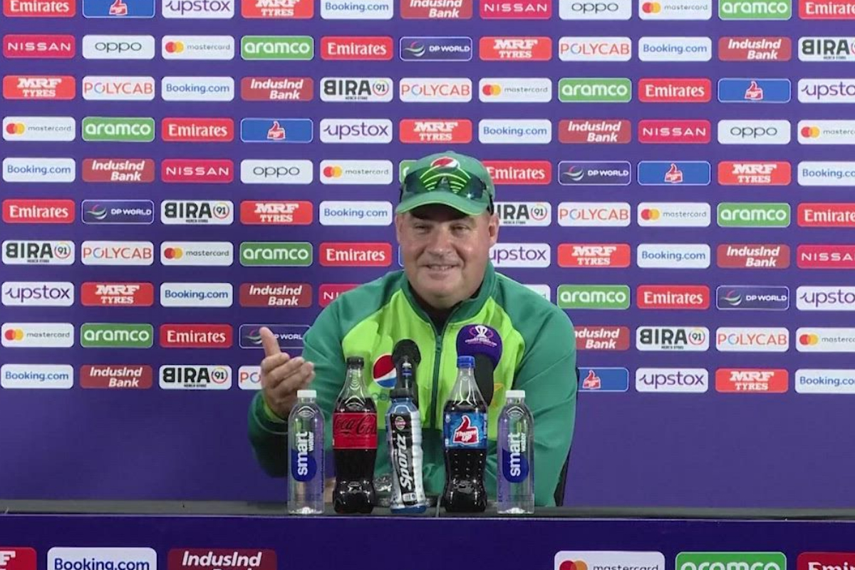Arthur defends Pakistan team, vows to improve