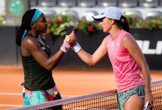 Iga Swiatek puts end to Coco Gauff's winning streak