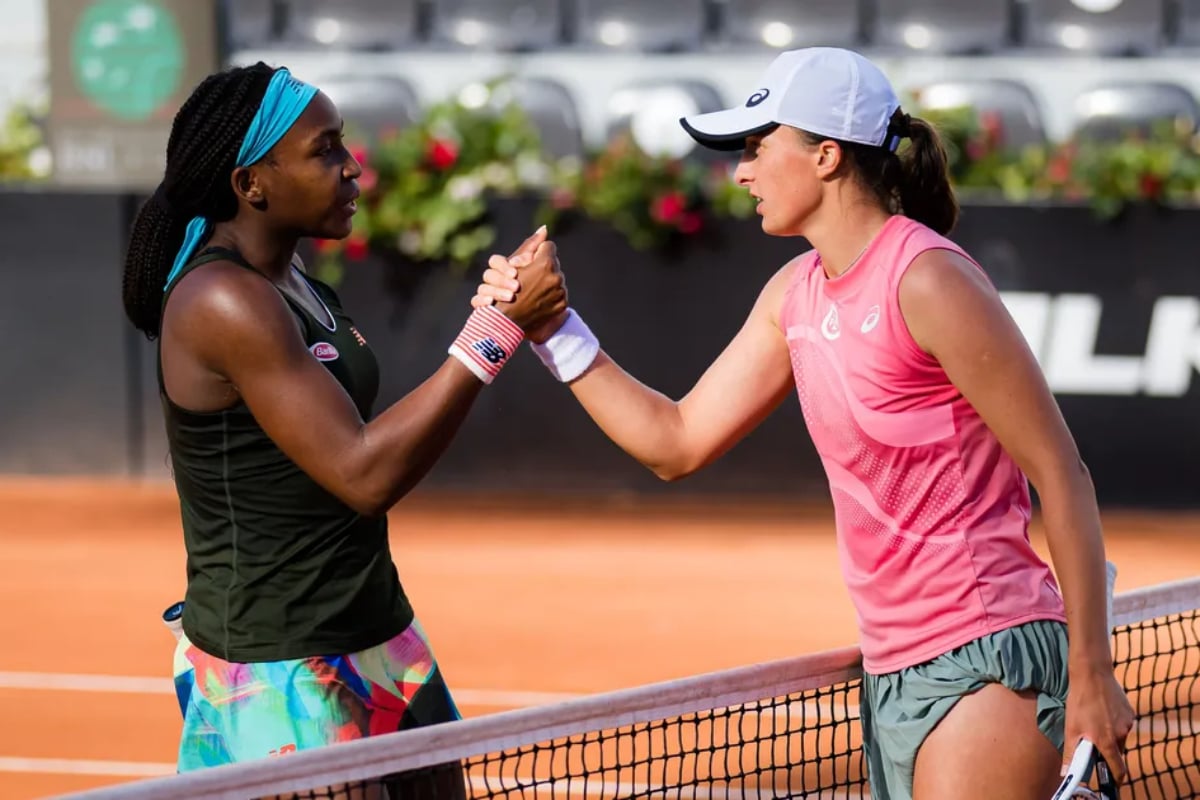 Iga Swiatek puts end to Coco Gauff's winning streak